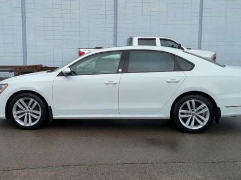 Used 2019 Volkswagen Passat 2.0T Wolfsburg w/ Wheels & Sunroof Package image 5