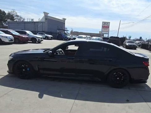Used 2022 BMW 750i xDrive w/ M Sport Package image 9