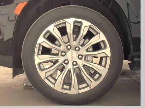 Used 2023 GMC Yukon Denali image 14