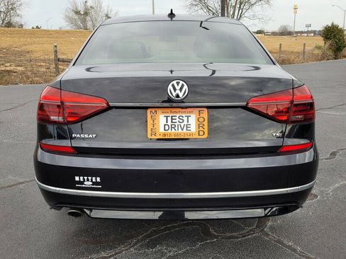 Used 2017 Volkswagen Passat 1.8T R-Line w/ R-Line Lighting Package image 9