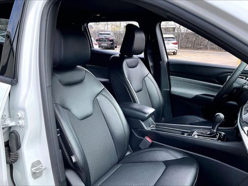 Used 2025 Jeep Compass Latitude image 9