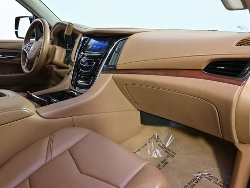 Used 2016 Cadillac Escalade Platinum AWD/4WD image 15
