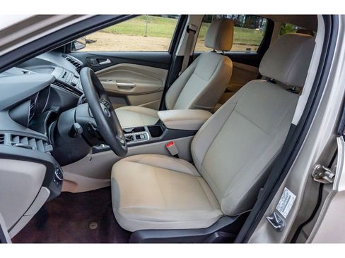 Used 2017 Ford Escape SE image 11