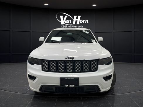 Used 2018 Jeep Grand Cherokee Altitude AWD/4WD image 2