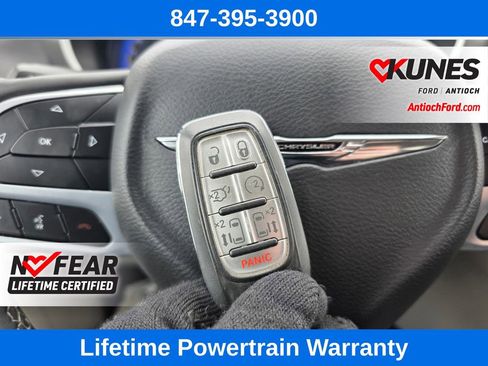 Used 2023 Chrysler Pacifica Touring-L image 62