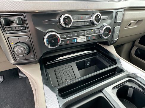 New 2026 Ford F250 Platinum w/ Platinum Plus Package AWD/4WD image 22