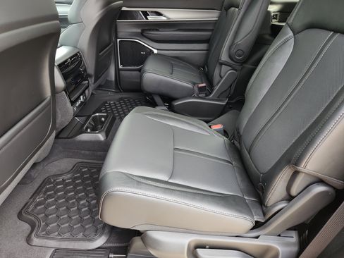 New 2026 Jeep Grand Wagoneer Limited AWD/4WD image 21