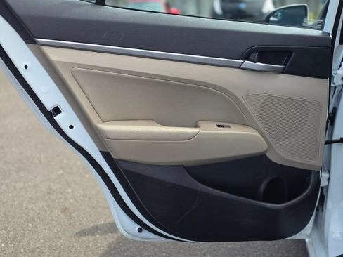 Used 2017 Hyundai Elantra SE FWD image 37