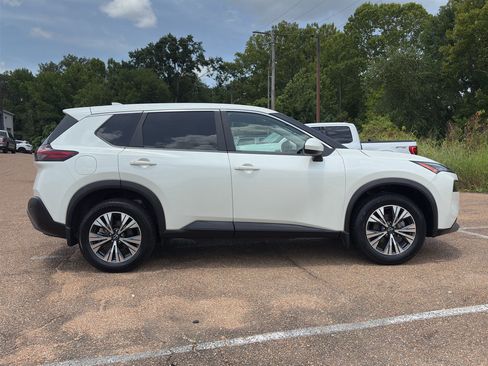Used 2023 Nissan Rogue SV FWD image 3