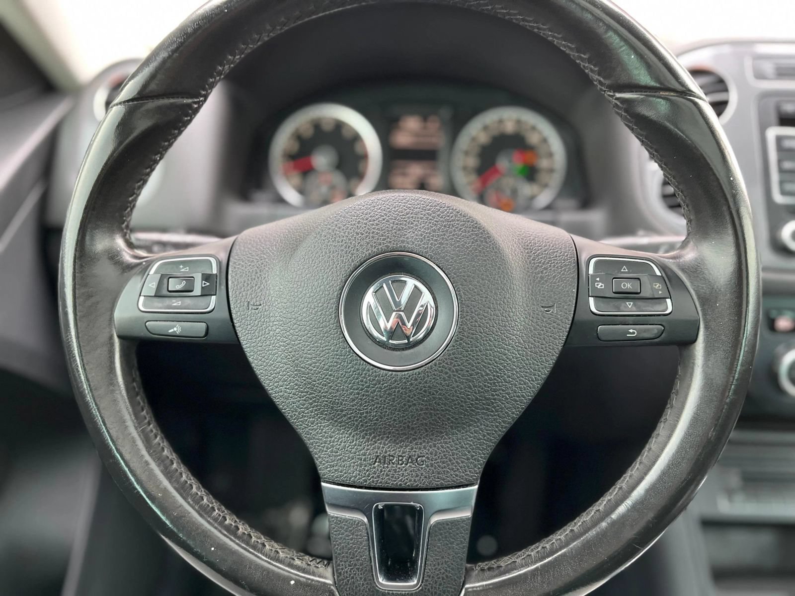Used 2013 Volkswagen Tiguan SEL FWD image 13