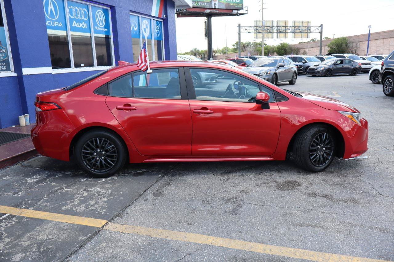 Used 2021 Toyota Corolla LE FWD image 2