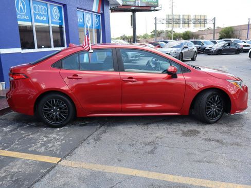 Used 2021 Toyota Corolla LE FWD image 2