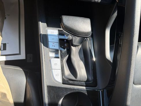 Used 2024 Hyundai Elantra Limited FWD image 16