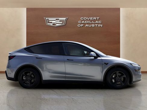 Used 2026 Tesla Model Y AWD image 5