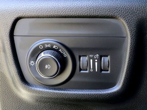 Used 2022 Jeep Grand Cherokee Limited image 19