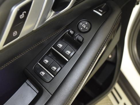 Used 2025 BMW X5 xDrive50e image 26