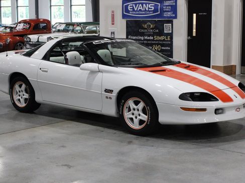 Used 1997 Chevrolet Camaro Z28 w/ Preferred Equipment Group 2 RWD image 5