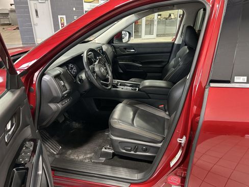 Certified 2024 Nissan Pathfinder SL image 13