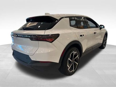 New 2026 Chevrolet Equinox EV LT image 4