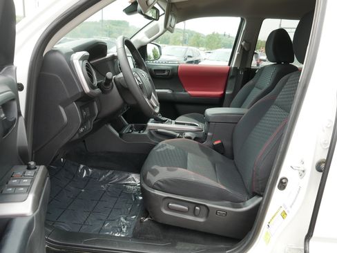 Used 2023 Toyota Tacoma SR5 AWD/4WD image 12