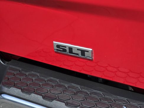 Used 2022 RAM 1500 Classic SLT RWD image 30