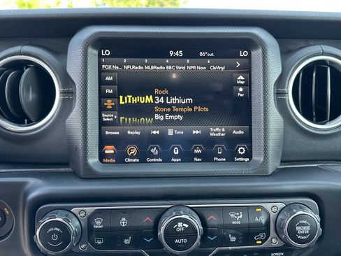 Used 2021 Jeep Wrangler Unlimited Sahara AWD/4WD image 11