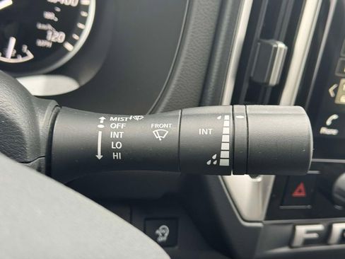 Used 2025 Nissan Frontier SV w/ SV Convenience Package image 23