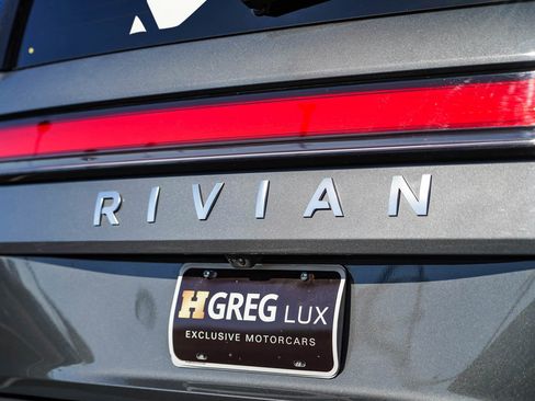 Used 2022 Rivian R1S Launch Edition image 12