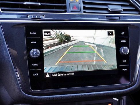 Used 2023 Volkswagen Tiguan SE R-Line image 28