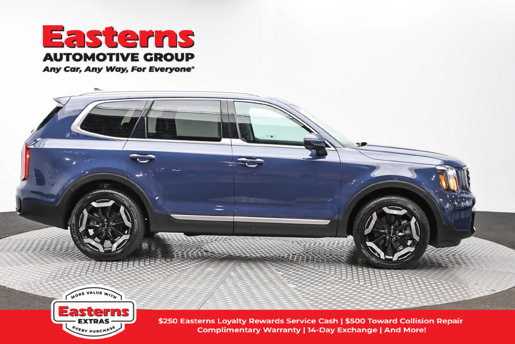 Used 2025 Kia Telluride S FWD image 5