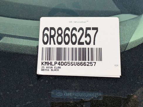 Certified 2025 Hyundai Elantra Limited FWD image 35