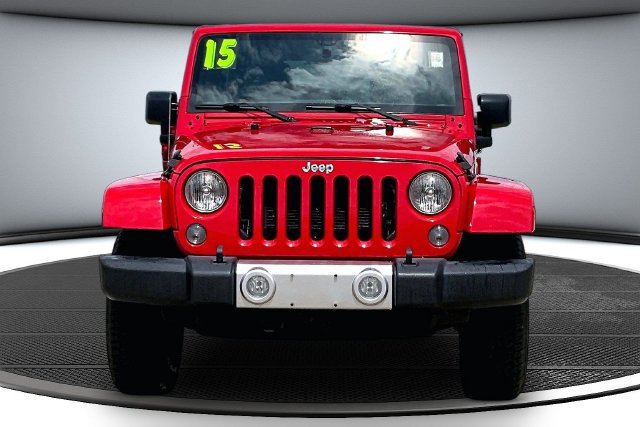 Used 2015 Jeep Wrangler Unlimited Sahara w/ Connectivity Group AWD/4WD image 2