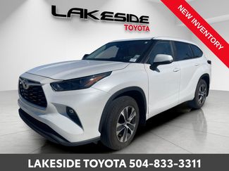 Used 2023 Toyota Highlander L video 3