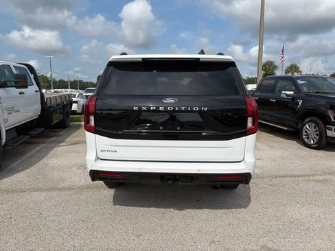 Used 2025 Ford Expedition Active RWD image 6