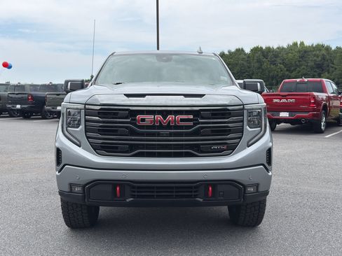 Used 2024 GMC Sierra 1500 AT4 w/ AT4 Premium Package AWD/4WD image 3