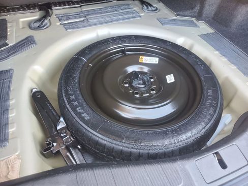 Used 2017 Ford Fusion SE w/ Equipment Group 201A image 50