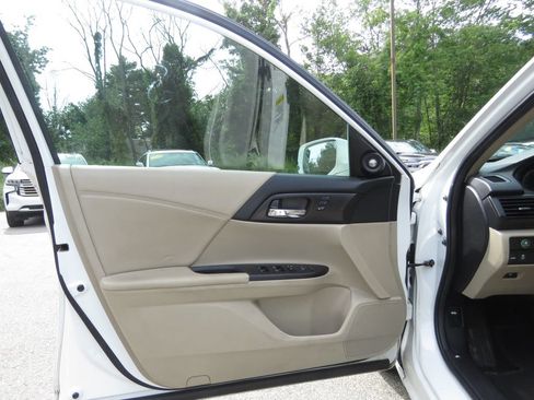 Used 2015 Honda Accord EX-L image 10