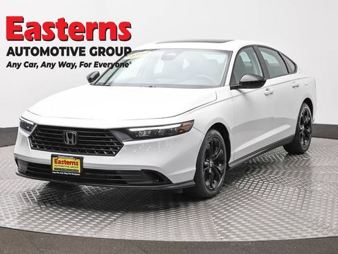 Used 2025 Honda Accord SE image 1