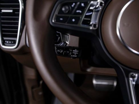 Used 2022 Porsche Cayenne Turbo S image 37