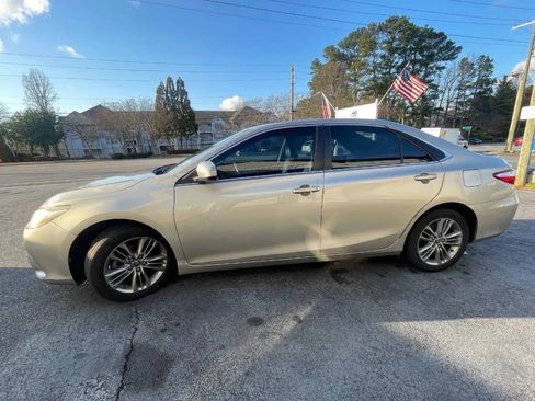 Used 2015 Toyota Camry SE image 5