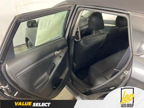 Used 2009 Pontiac Vibe w/ Preferred Package FWD image 18