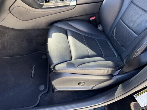 Used 2018 Mercedes-Benz GLC 350e 4MATIC image 22