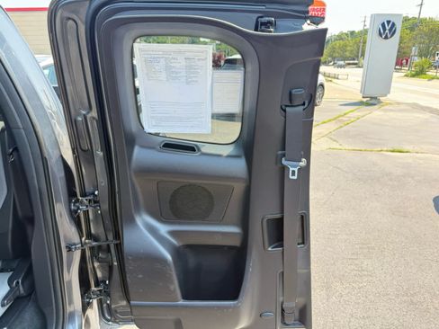 Used 2019 Toyota Tacoma SR5 w/ SR5 Appearance Package (SM) RWD image 11