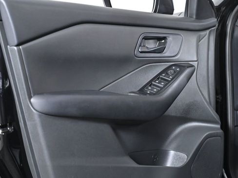 Certified 2025 Nissan Rogue S image 29