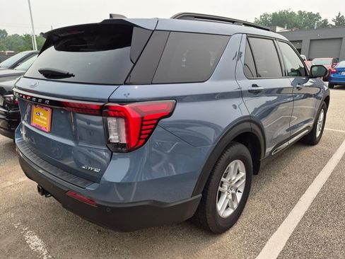 Used 2025 Ford Explorer Active AWD/4WD image 4