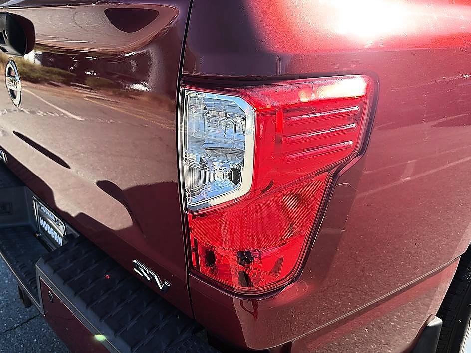 Used 2017 Nissan Titan SV RWD image 15