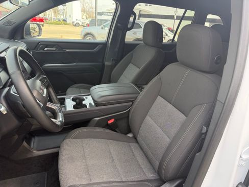 Used 2025 GMC Acadia Elevation AWD/4WD image 11