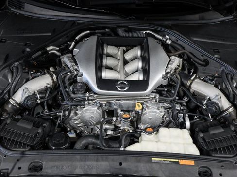 Used 2009 Nissan GT-R Premium image 12