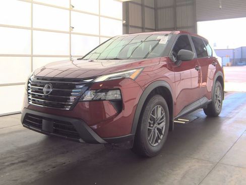 Used 2024 Nissan Rogue S image 1