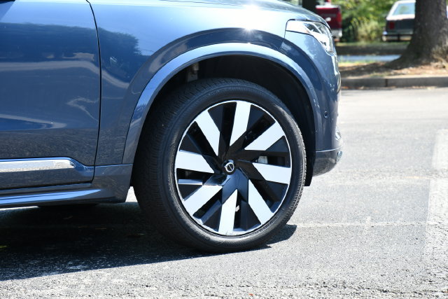 Certified 2024 Volvo XC90 T8 Plus w/ Protection Package Premier AWD/4WD image 9